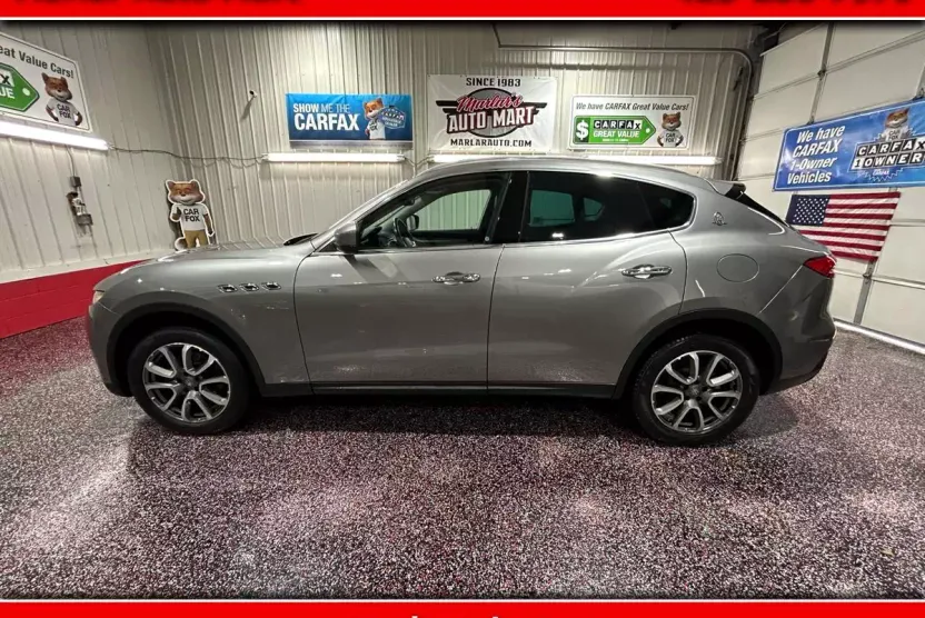 2017 Maserati Levante Base photo 1