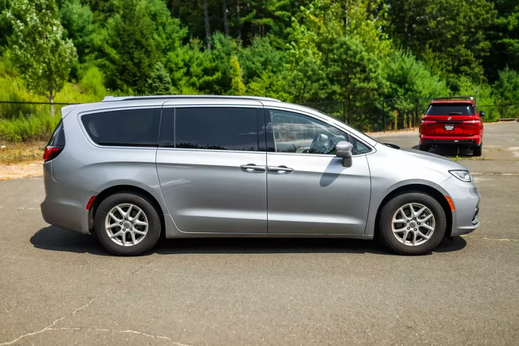2021 Chrysler Pacifica Touring L photo 1