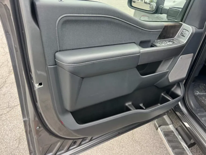 2025 Ford F-250 Lariat photo 10