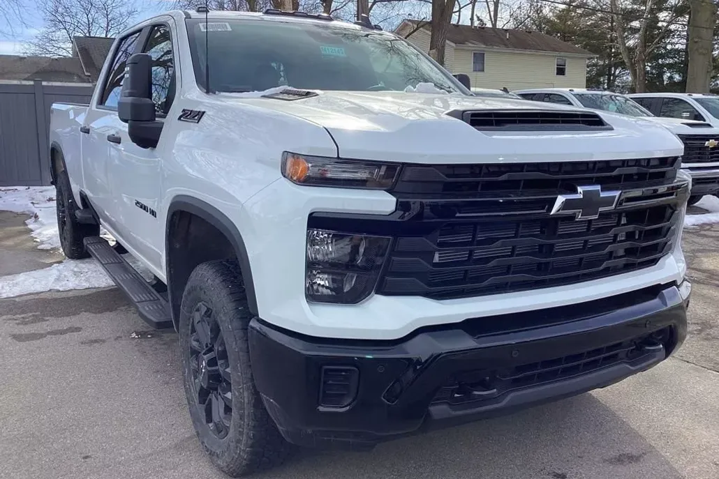 2025 Chevrolet Silverado 2500HD Custom photo 1