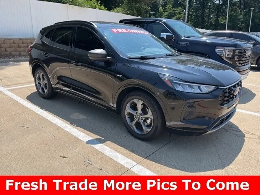 2024 Ford Escape ST-Line photo 1