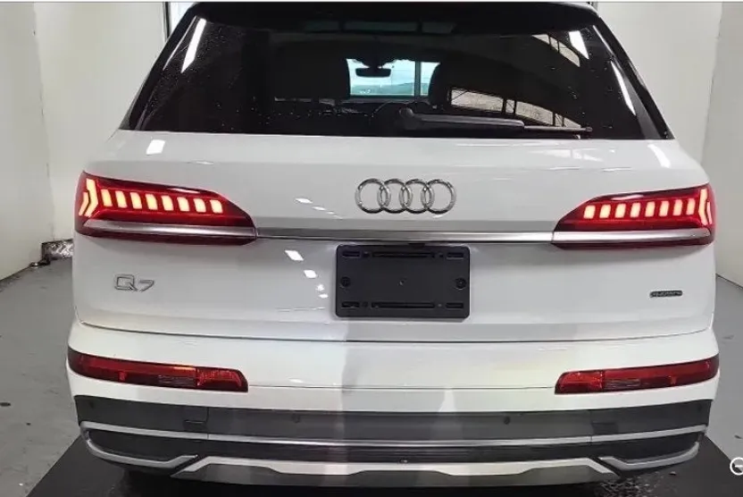 2022 Audi Q7 45 Premium photo 1