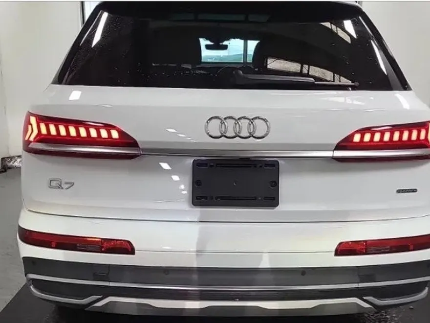 2022 Audi Q7 45 Premium photo 1