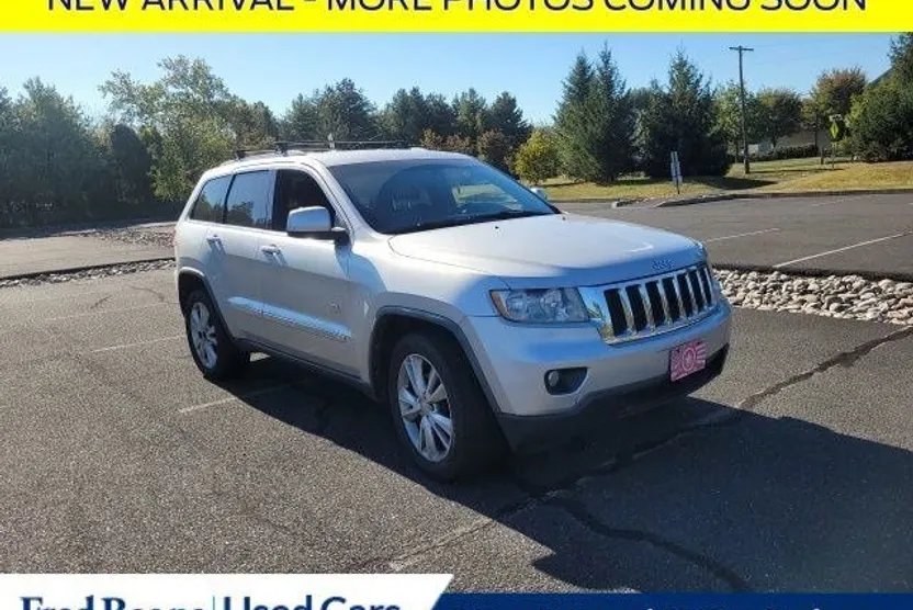 2011 Jeep Grand Cherokee Laredo Anniversary Edition photo 1