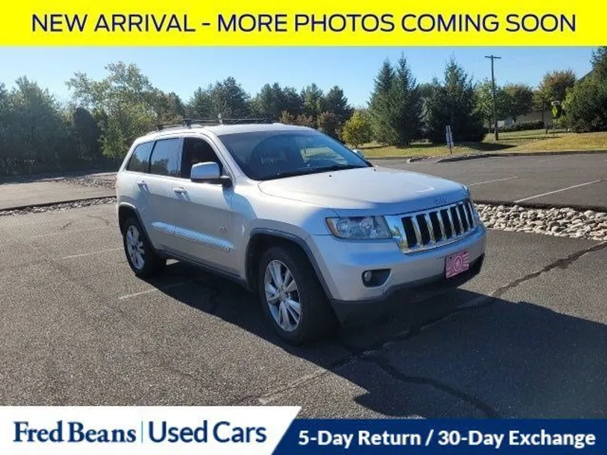 2011 Jeep Grand Cherokee Laredo Anniversary Edition photo 1