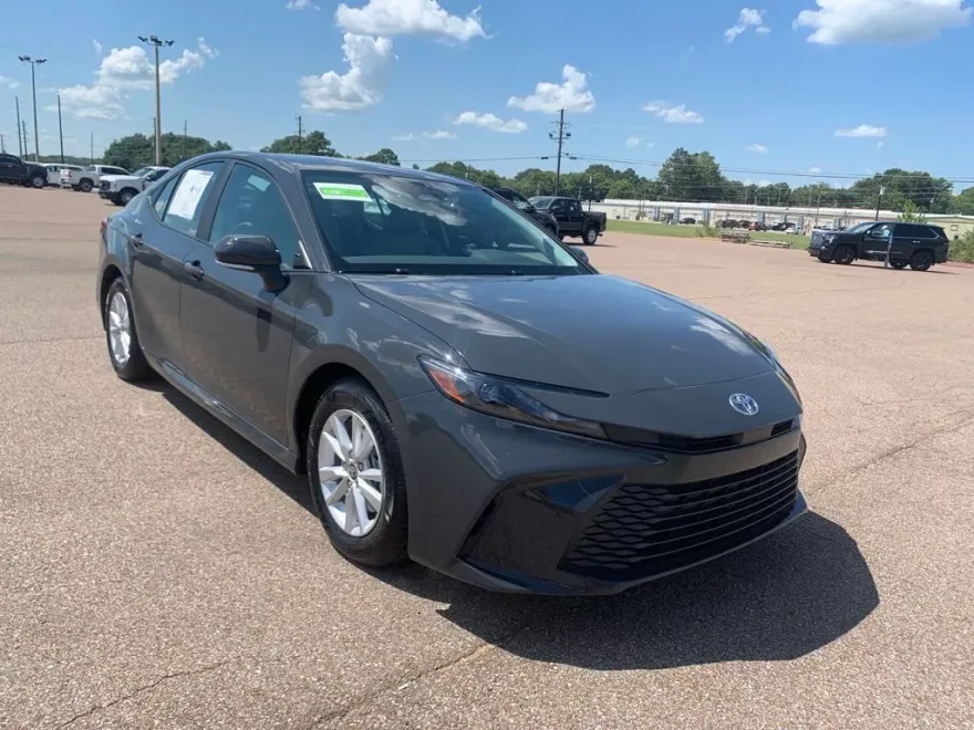 2025 Toyota Camry LE photo 1