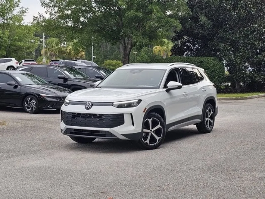 2025 Volkswagen Tiguan SE photo 1