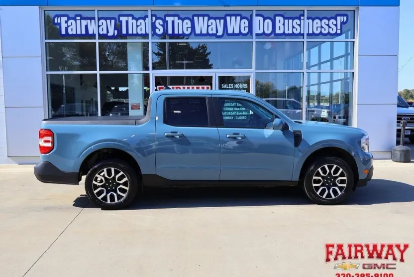 2022 Ford Maverick Lariat photo 1