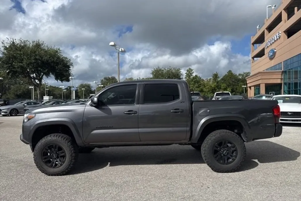 2019 Toyota Tacoma SR5 V6 Double Cab photo 1