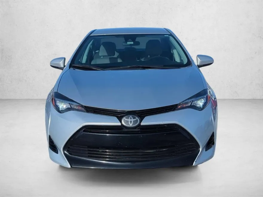 2017 Toyota Corolla LE photo 1