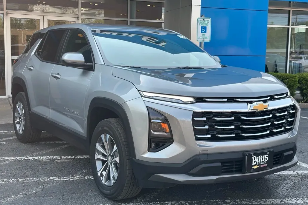 2026 Chevrolet Equinox LT photo 1