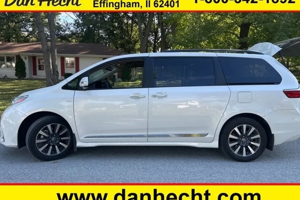 2019 Toyota Sienna Limited photo 1