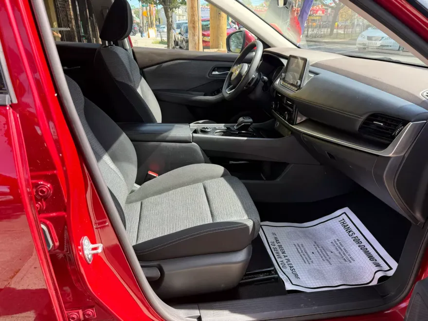 2021 Nissan Rogue SV AWD photo 1