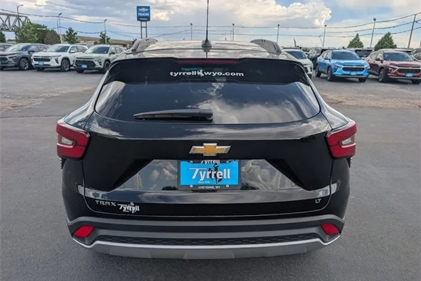 2025 Chevrolet Trax LT photo 1