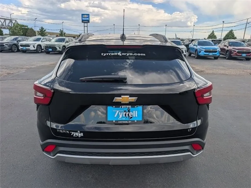 2025 Chevrolet Trax LT photo 1