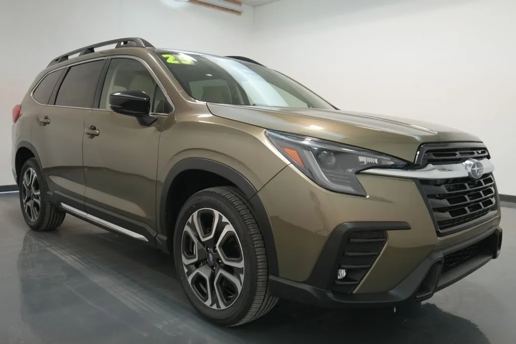 2025 Subaru Ascent Limited photo 1