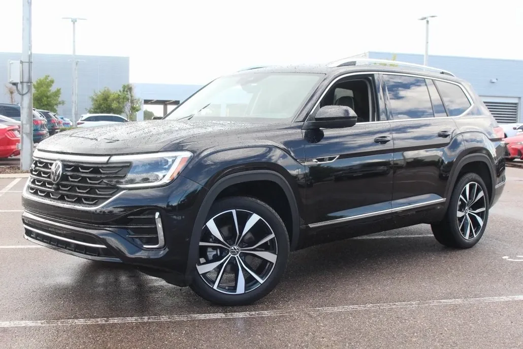 2024 Volkswagen Atlas SEL Premium R-Line photo 1