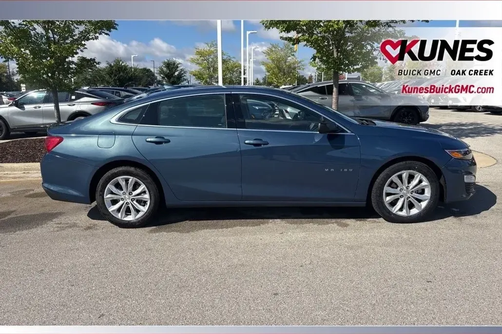 2024 Chevrolet Malibu 1LT photo 1
