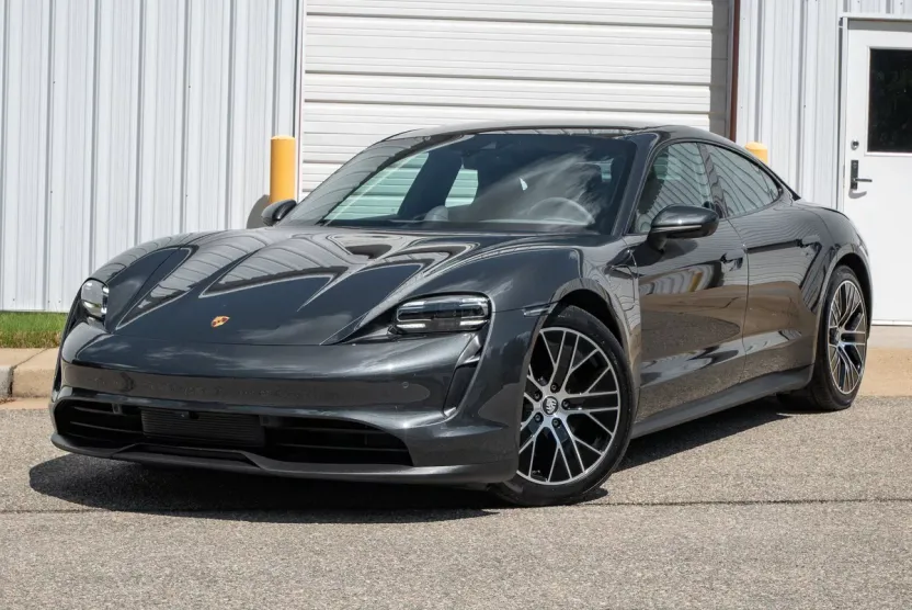 2022 Porsche Taycan photo 1