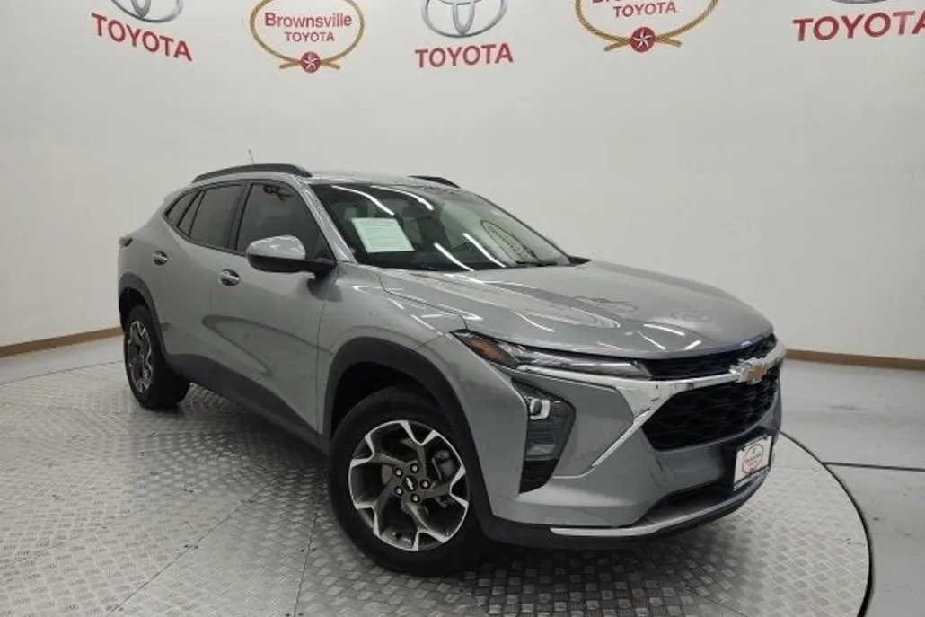 2024 Chevrolet Trax LT photo 1