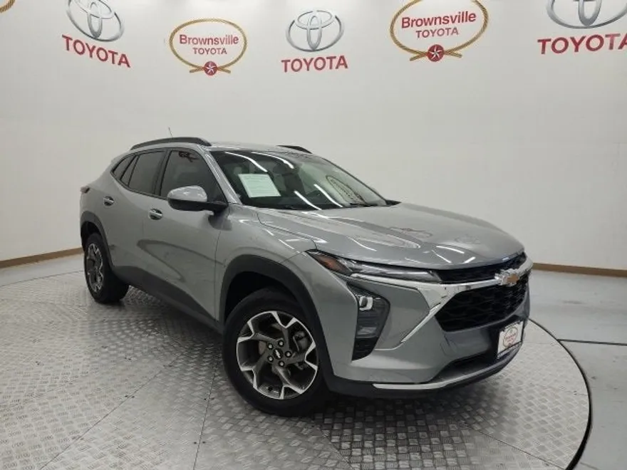 2024 Chevrolet Trax LT photo 1