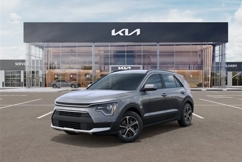 2024 Kia Niro LX photo 1
