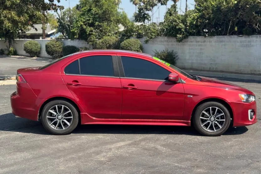 2017 Mitsubishi Lancer SE photo 1