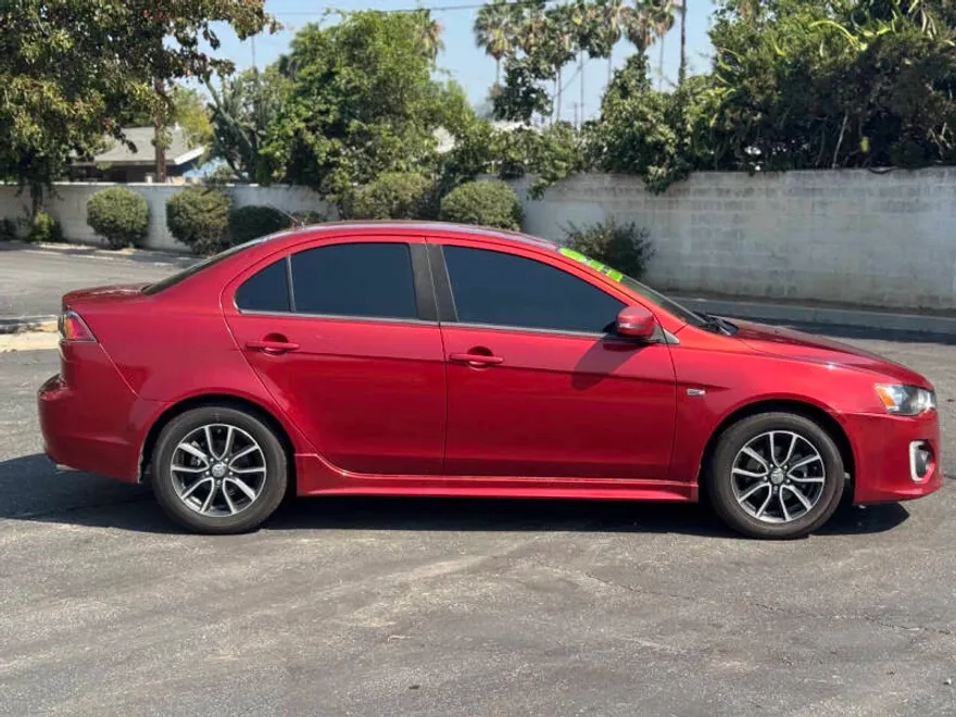 2017 Mitsubishi Lancer SE photo 1