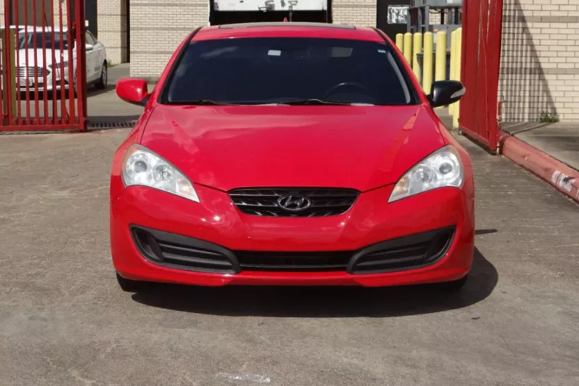 2010 Hyundai Genesis Coupe 2.0T Premium photo 1