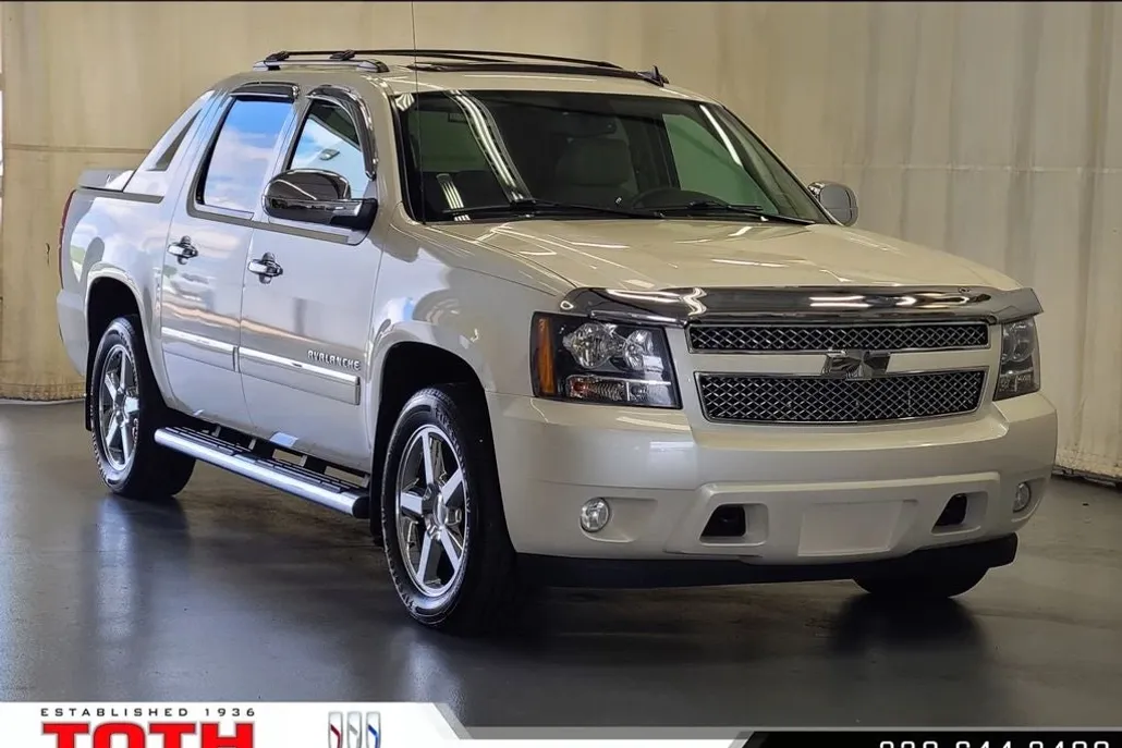 2013 Chevrolet Avalanche LTZ photo 1