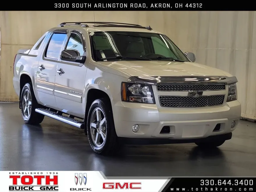 2013 Chevrolet Avalanche LTZ photo 1