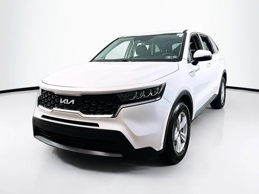 2022 Kia Sorento LX photo 1