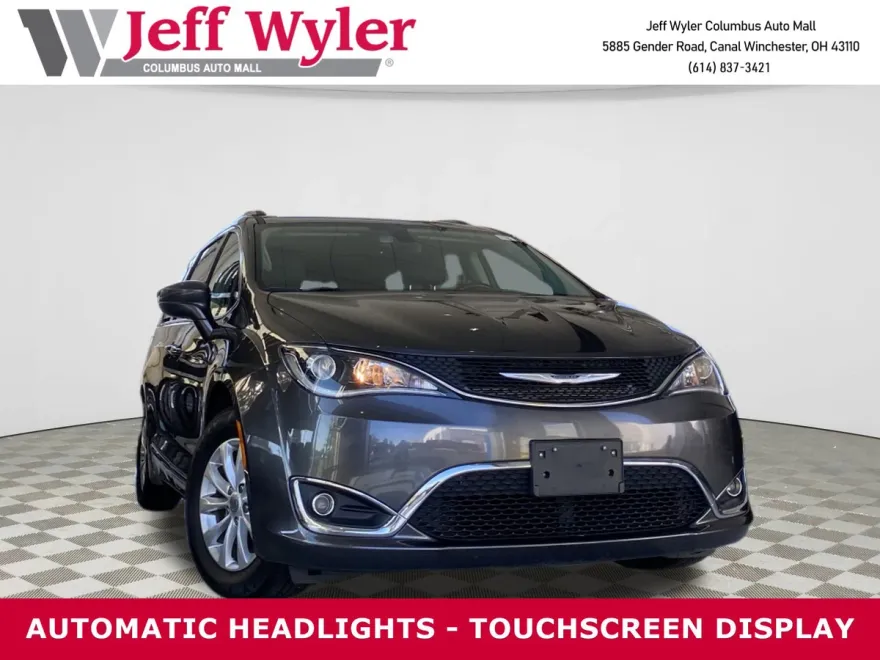 2019 Chrysler Pacifica Touring L photo 1