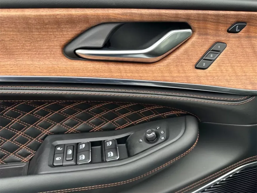 2025 Jeep Grand Cherokee L Summit photo 24