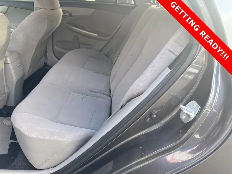 2012 Toyota Corolla LE photo 1