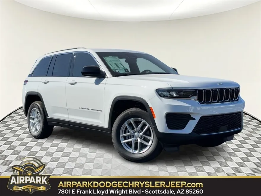 2025 Jeep Grand Cherokee Laredo photo 1