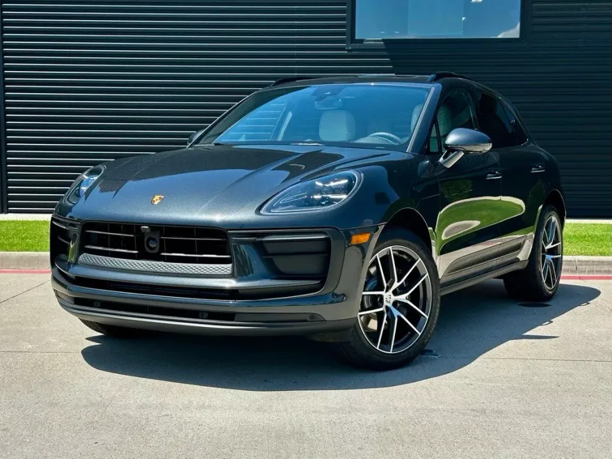 2025 Porsche Macan T photo 1