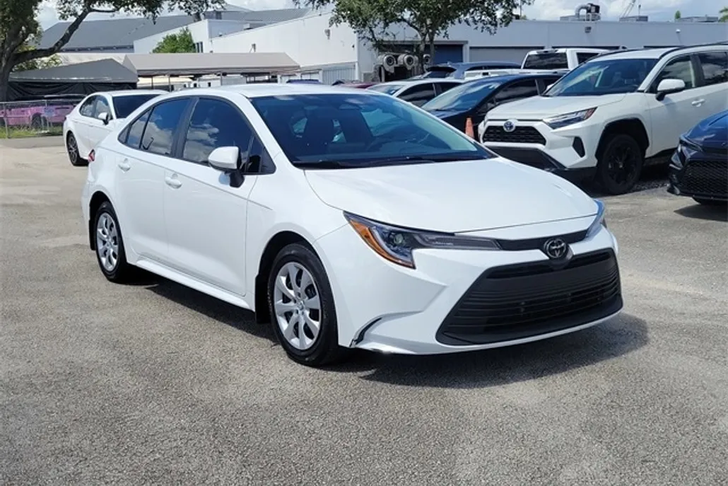2024 Toyota Corolla LE photo 1