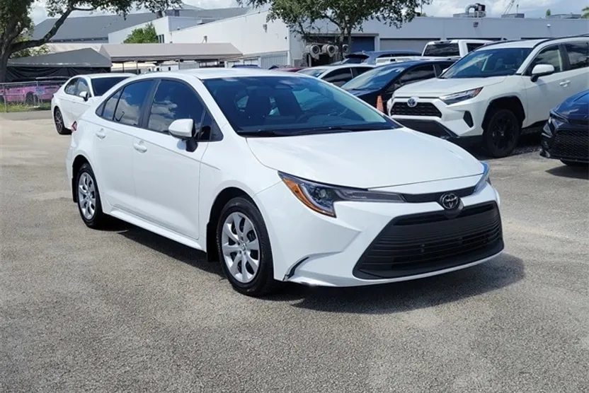 2024 Toyota Corolla LE photo 1