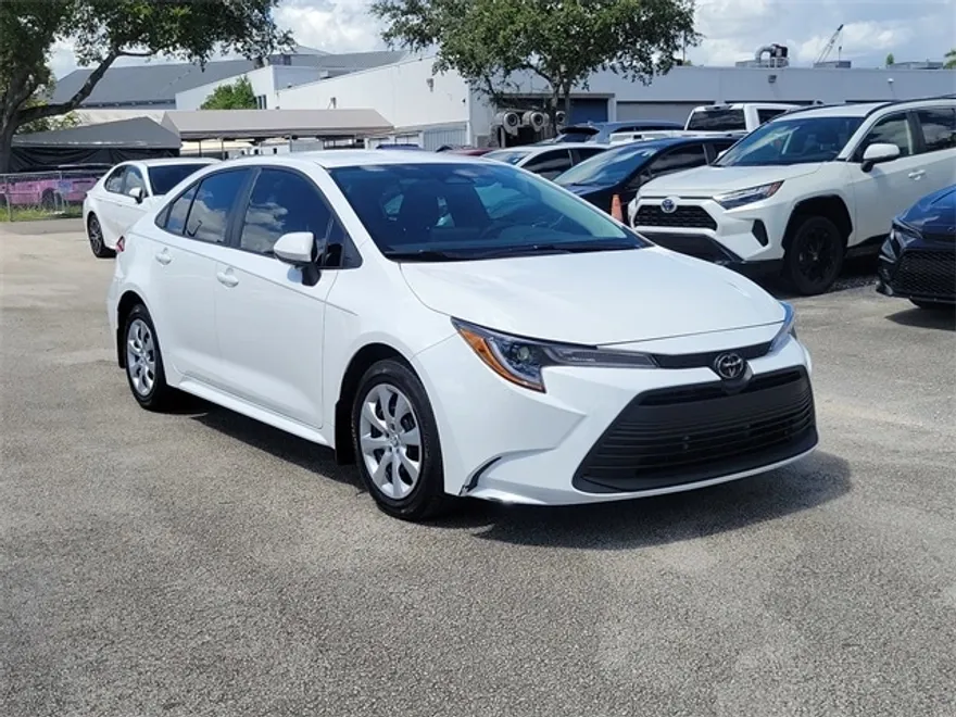 2024 Toyota Corolla LE photo 1