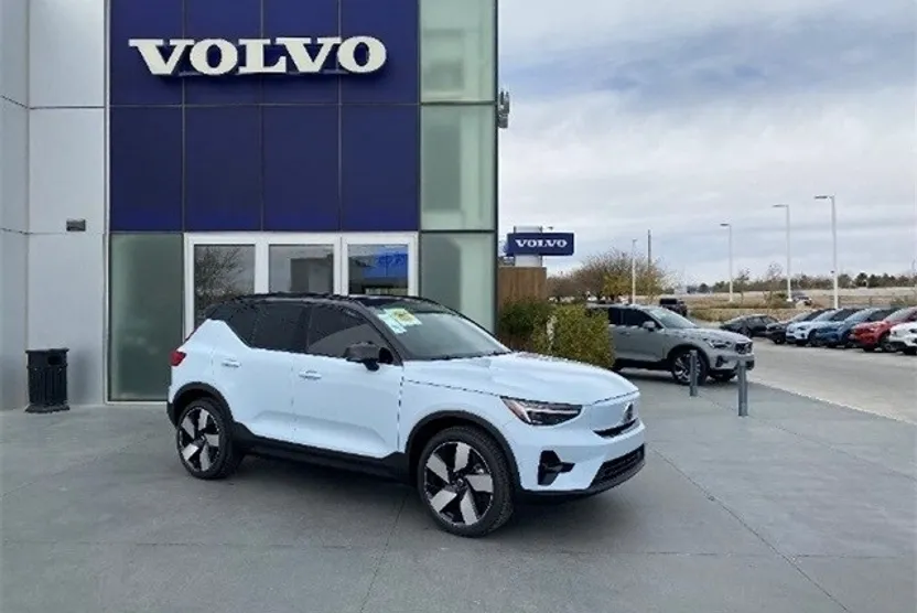 2024 Volvo XC40 Recharge Plus photo 1