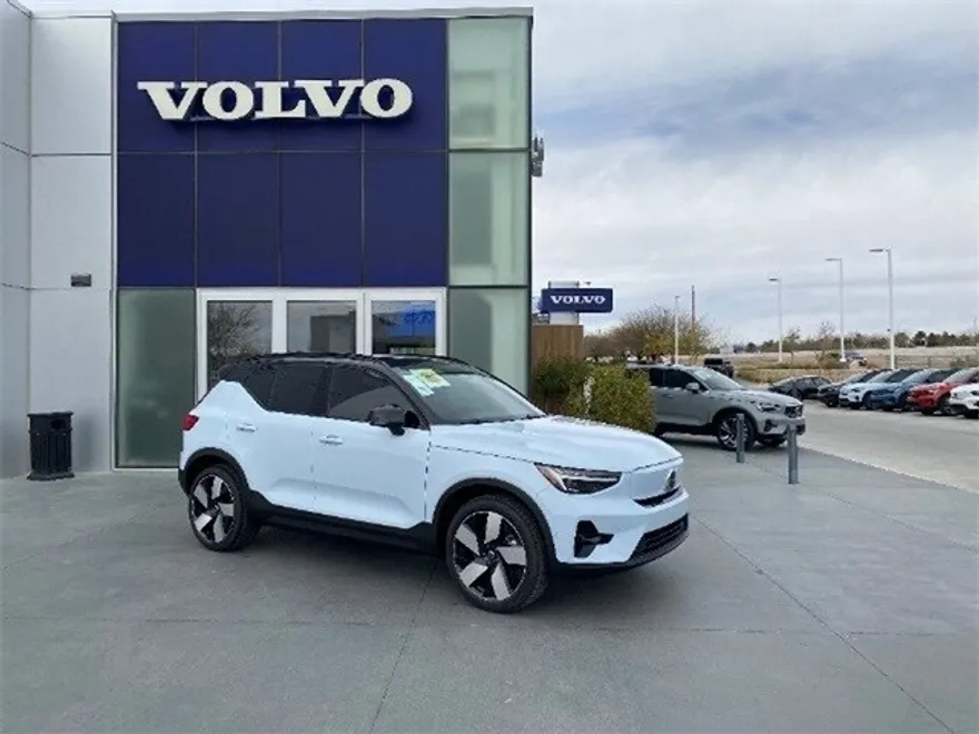 2024 Volvo XC40 Recharge Plus photo 1
