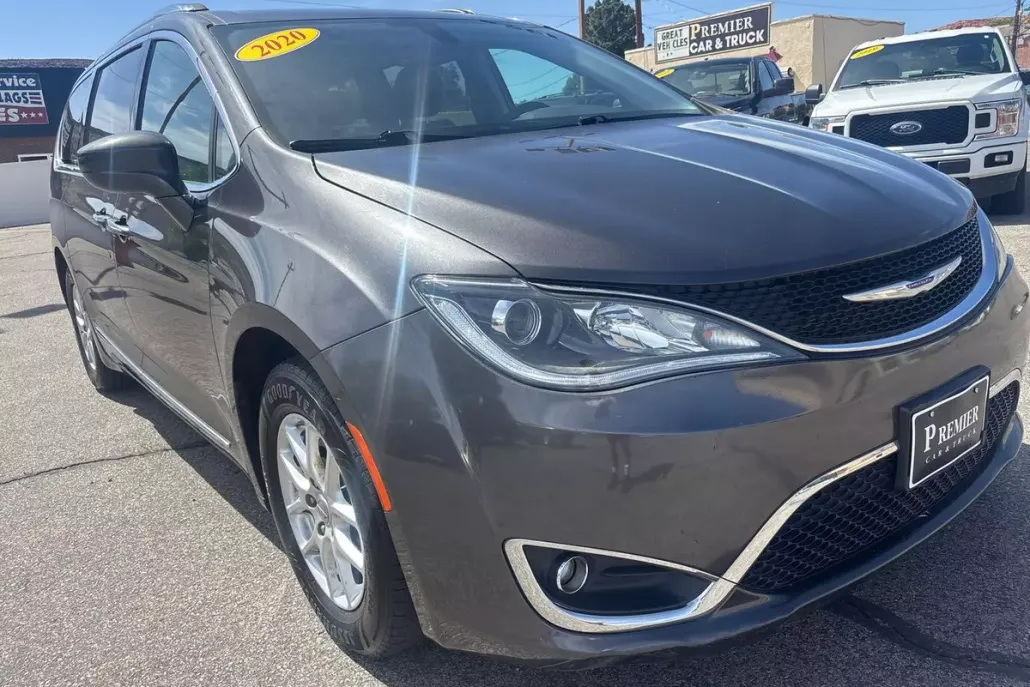 2020 Chrysler Pacifica Touring L photo 1