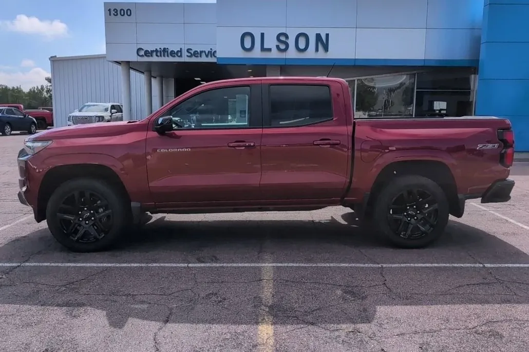 2025 Chevrolet Colorado Z71 photo 1