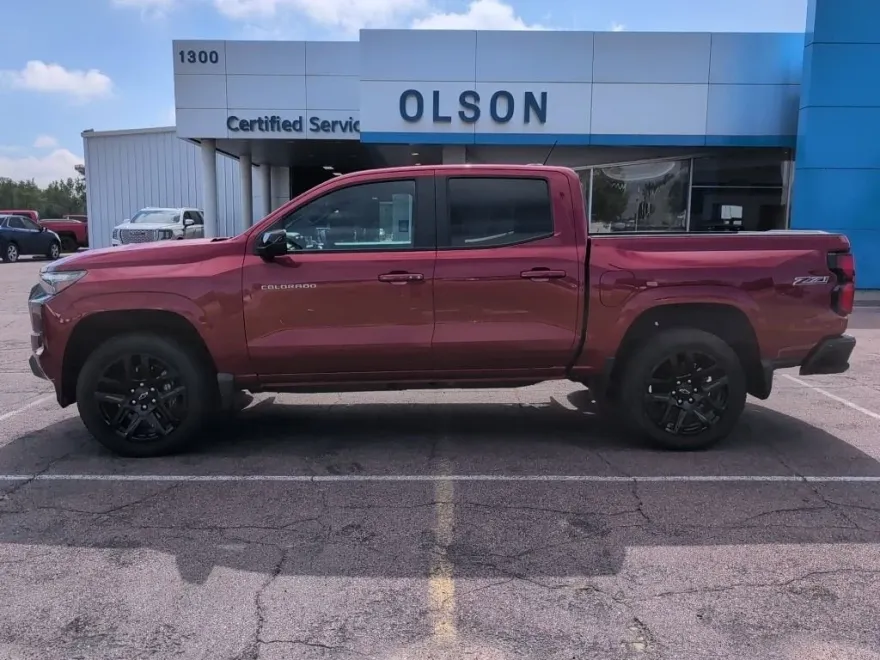 2025 Chevrolet Colorado Z71 photo 1