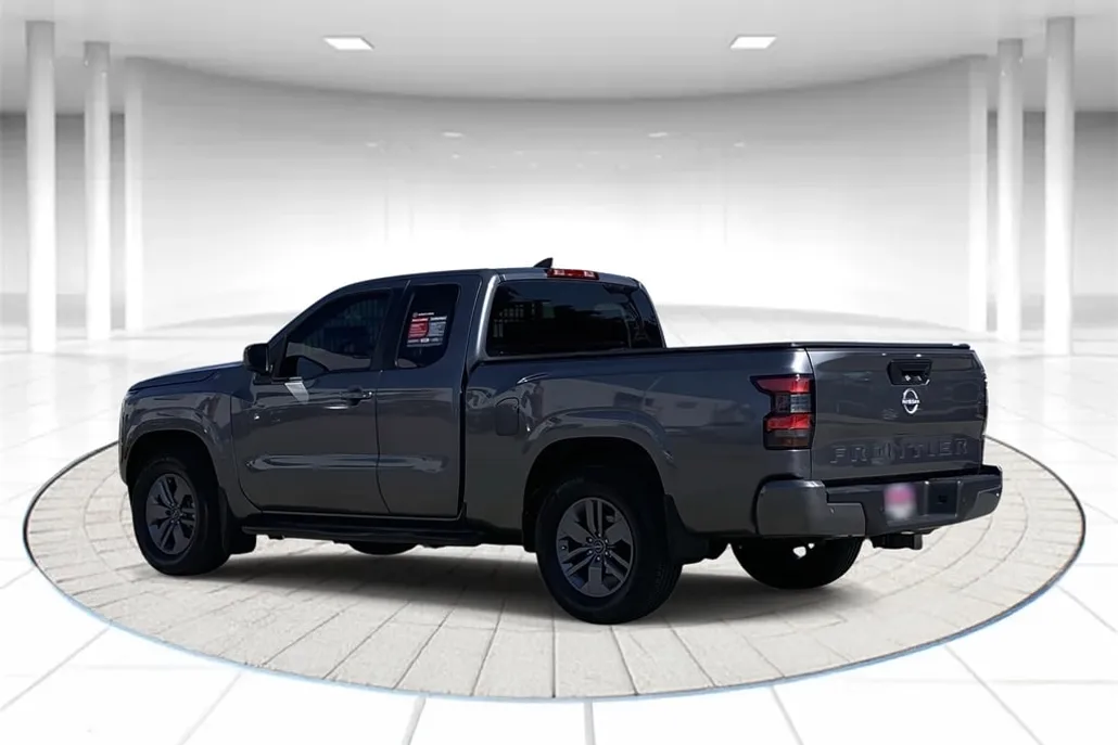 2025 Nissan Frontier SV photo 1