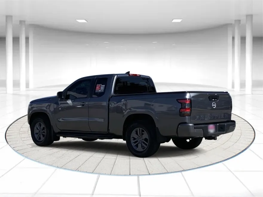 2025 Nissan Frontier SV photo 1