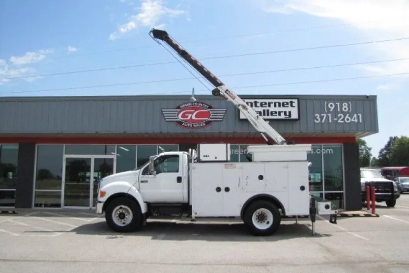 2006 Ford F-750 SuperCab photo 1