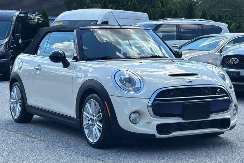 2017 Mini Cooper Convertible S photo 1