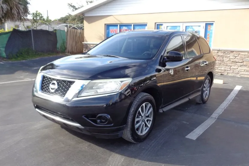 2013 Nissan Pathfinder S photo 1